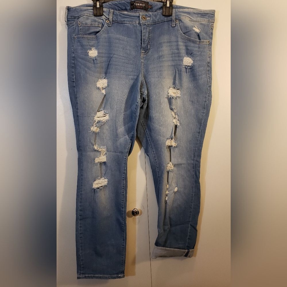 Plus Size Distressed Boyfriend Jeans Light Wash Ripped Denim Stretchy Cuffed Hem - Picture 4 of 9